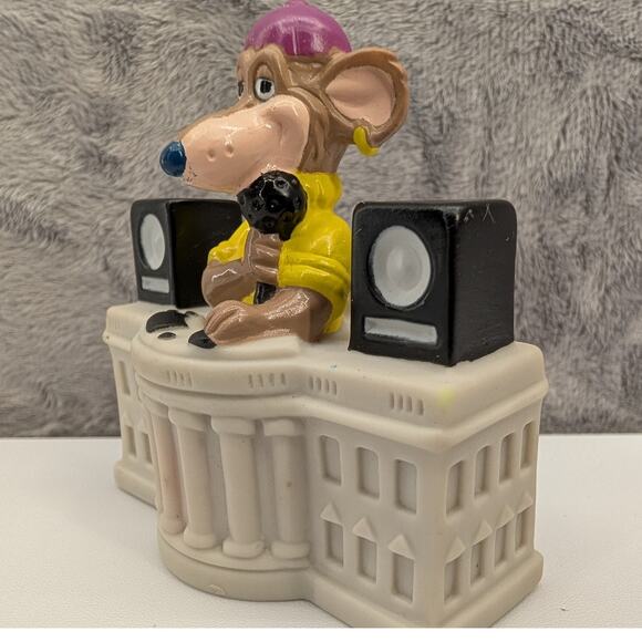 DJ Capital critter Burger King Kids Club 1992 & 2 Disney Rescuers' Bernard 2" - Picture 7 of 13